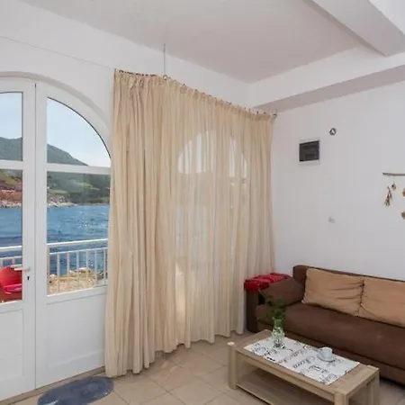 2 Bedroom With Sea View Apartman Trstenik
