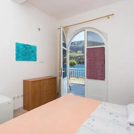 2 Bedroom With Sea View Trstenik