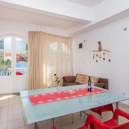 2 Bedroom With Sea View * Trstenik