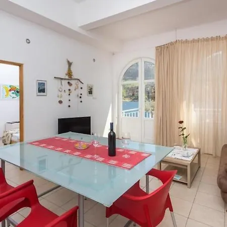 2 Bedroom With Sea View Apartman *